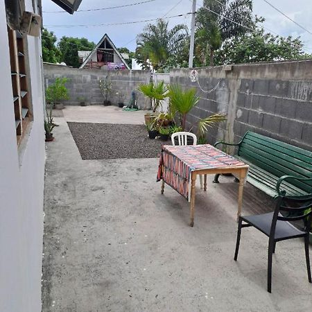 Laure Hebergement Loue Des Lits En Dortoir Hostel Faaa Kültér fotó